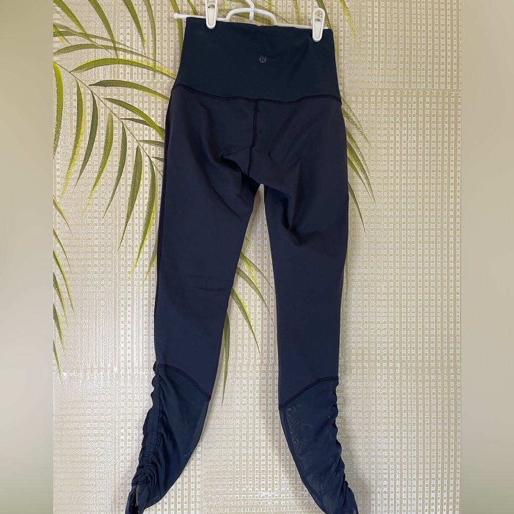 Lululemon  High Rise Cinch Mesh Bottom Leggings Navy Size 6 like new!